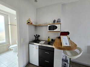 Fridge, microwave, coffee/tea maker, cookware/dishes/utensils - Layton - 100m de la plage (Saint-Malo)
