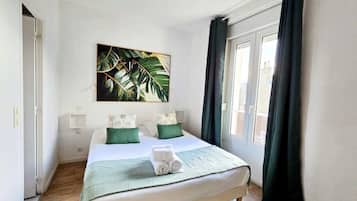 Iron/ironing board, WiFi, bed sheets