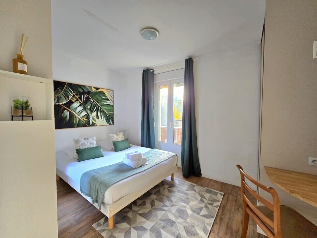 Iron/ironing board, WiFi, bed sheets