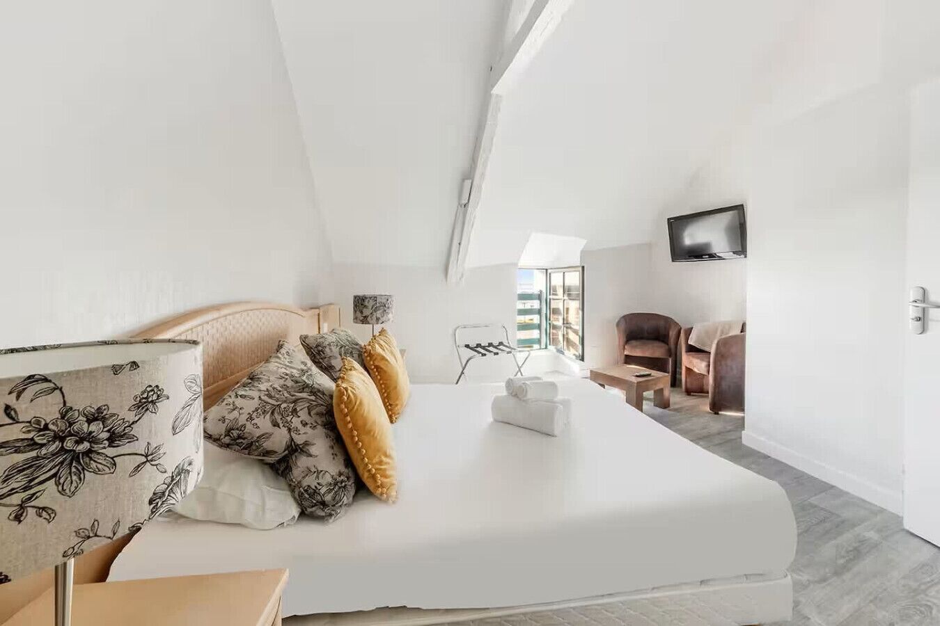 Fer et planche à repasser, draps fournis