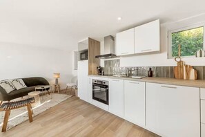 Kühlschrank, Mikrowelle, Ofen, Geschirrspüler