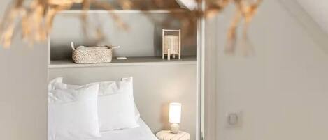 Iron/ironing board, bed sheets