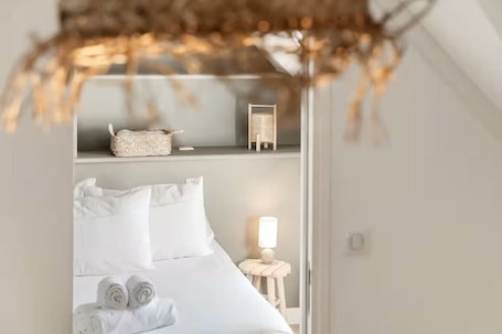 Iron/ironing board, bed sheets. Parking privé - Au bord de l`eau 6