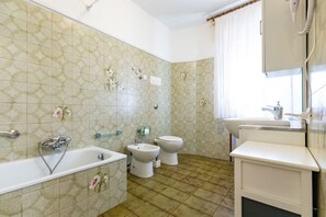 Unclassified image, 3 of 7, button - Private room in Mestre with direct bus to Venice (ve)