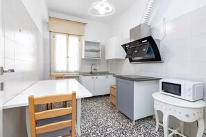 Kühlschrank, Mikrowelle