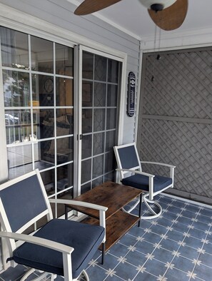 Terrace/patio - Bare Cove: Pondside Freedom at Paradise Lakes (Lutz)