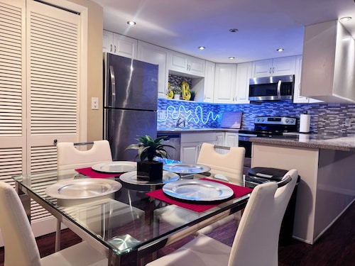 Cozy 2-bedroom condo in tranquil Daytona Beach with AC