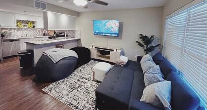 Cozy 2-bedroom condo in tranquil Daytona Beach with AC