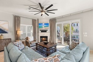 Smart TV, fireplace, books - Close to Beach, Resort Community Pool and Hot Tub (Destin)
