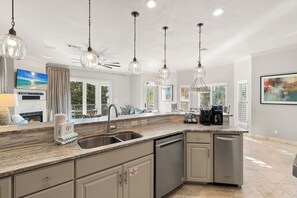 Fridge, microwave, oven, stovetop - Close to Beach, Resort Community Pool and Hot Tub (Destin)