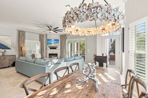 Interior - Close to Beach, Resort Community Pool and Hot Tub (Destin)