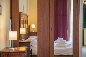 1 bedroom, iron/ironing board, WiFi, bed sheets - To complete (Catania)