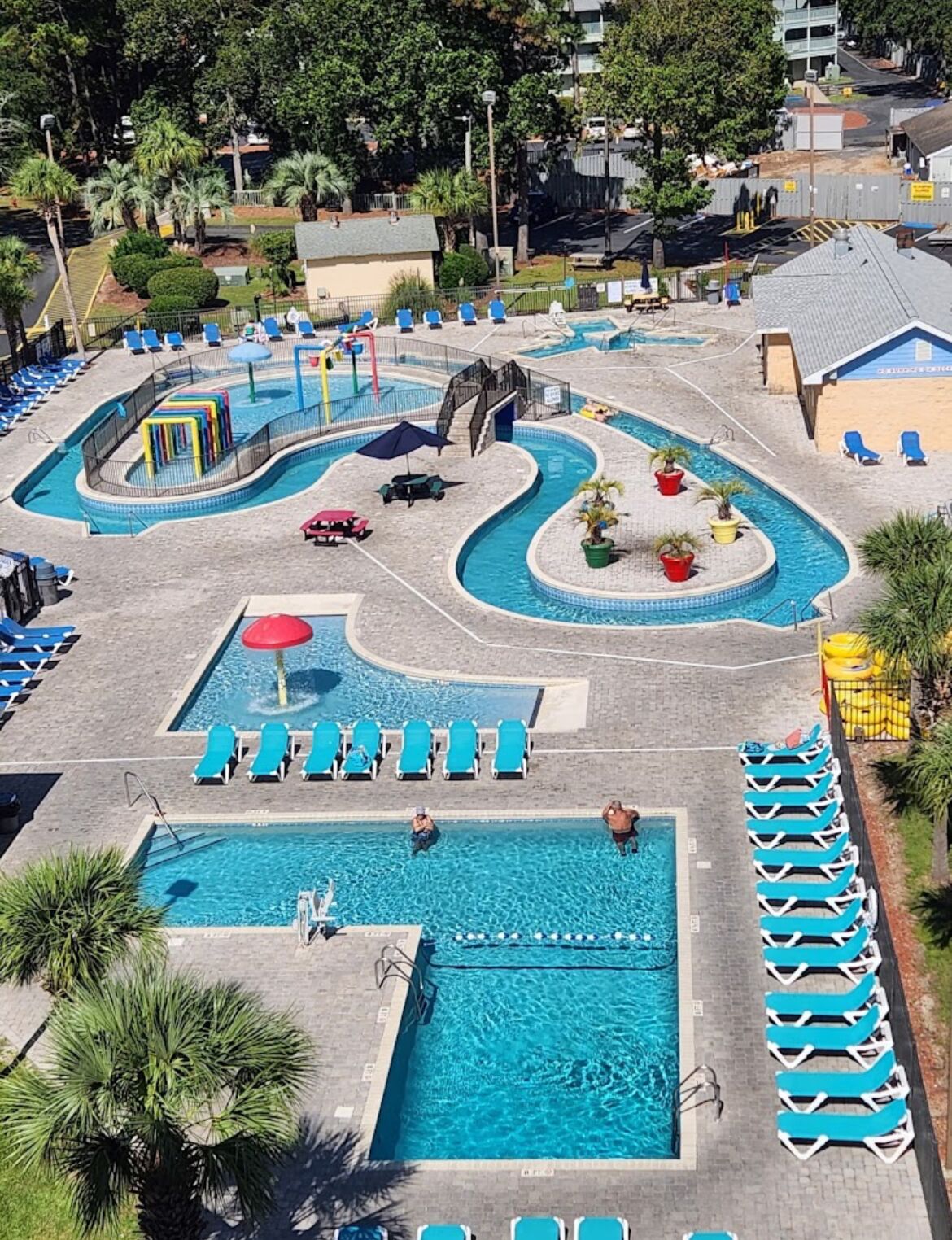 من حمّامات السباحة المغطاة، حمّام سباحة خارجي