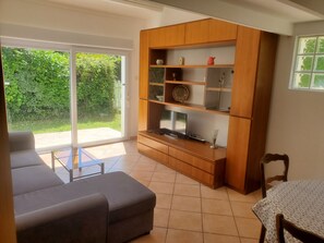 TV - House Saint Georges d'Oléron - very quiet location close to beaches (Saint-Georges-d'Oléron)
