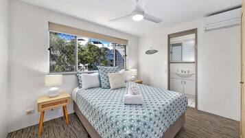 2 bedrooms, iron/ironing board, bed sheets