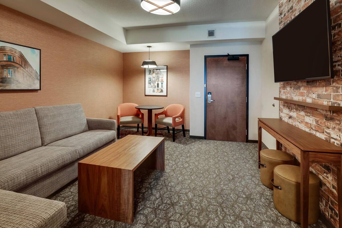 Premium bedding, desk, bed sheets