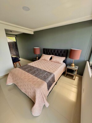 Chambre Deluxe double, plusieurs chambres, balcon, vue sur la ville | Vue de la chambre