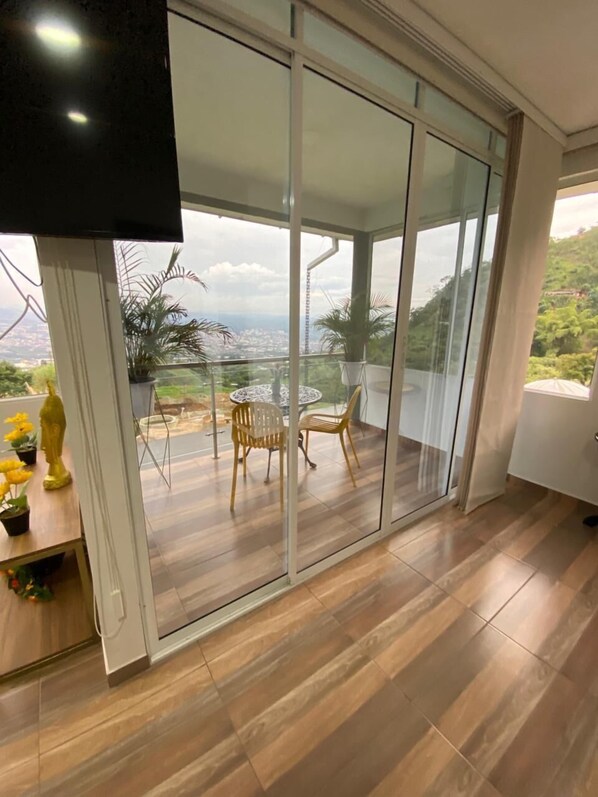 Comfort Quadruple Room, Balcony, City View | Living area - SKYGREEN ECOHOTEL (Dosquebradas)