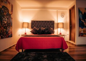 Chambre luxueuse, balcon | Literie de qualité, couette en duvet, lit avec matelas Select Comfort