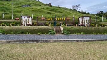 Vista frontal de la propiedad