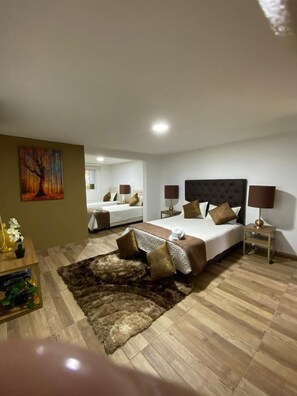 Familienzimmer, Balkon | Blick auf die Stadt