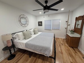 Room - Private 4-Acre Pool Retreat Sleeps 14 Pet-Friendly (Chappells)