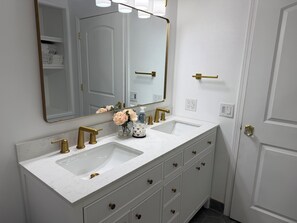 Bathroom - Private 4-Acre Pool Retreat Sleeps 14 Pet-Friendly (Chappells)