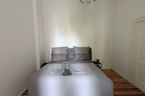 1 bedroom, iron/ironing board, WiFi, bed sheets - Stylish city apartment (Berlin)