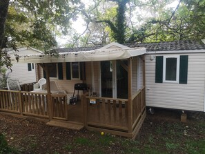 Terrace/patio - To rent mobil' home 6 persons in camping 4* AQUA VIVA in CARSAC-AILLAC 24200 (Carsac-Aillac.)