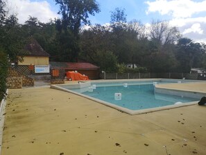 Alberca al aire libre y alberca climatizada