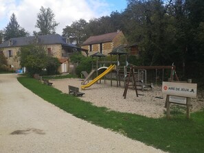 Children’s area - To rent mobil' home 6 persons in camping 4* AQUA VIVA in CARSAC-AILLAC 24200 (Carsac-Aillac.)