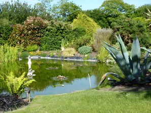 Property grounds - Guest Room “Chez Jean-Pierre et Marie-Thérèse” with Wi-Fi (Saint-Méloir-des-Ondes)