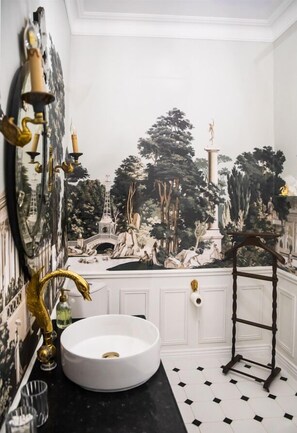 Traditional Double Room, Courtyard View | Bathroom | Shower, hair dryer, towels, soap - Maison La Louise (Ligny-en-Barrois)