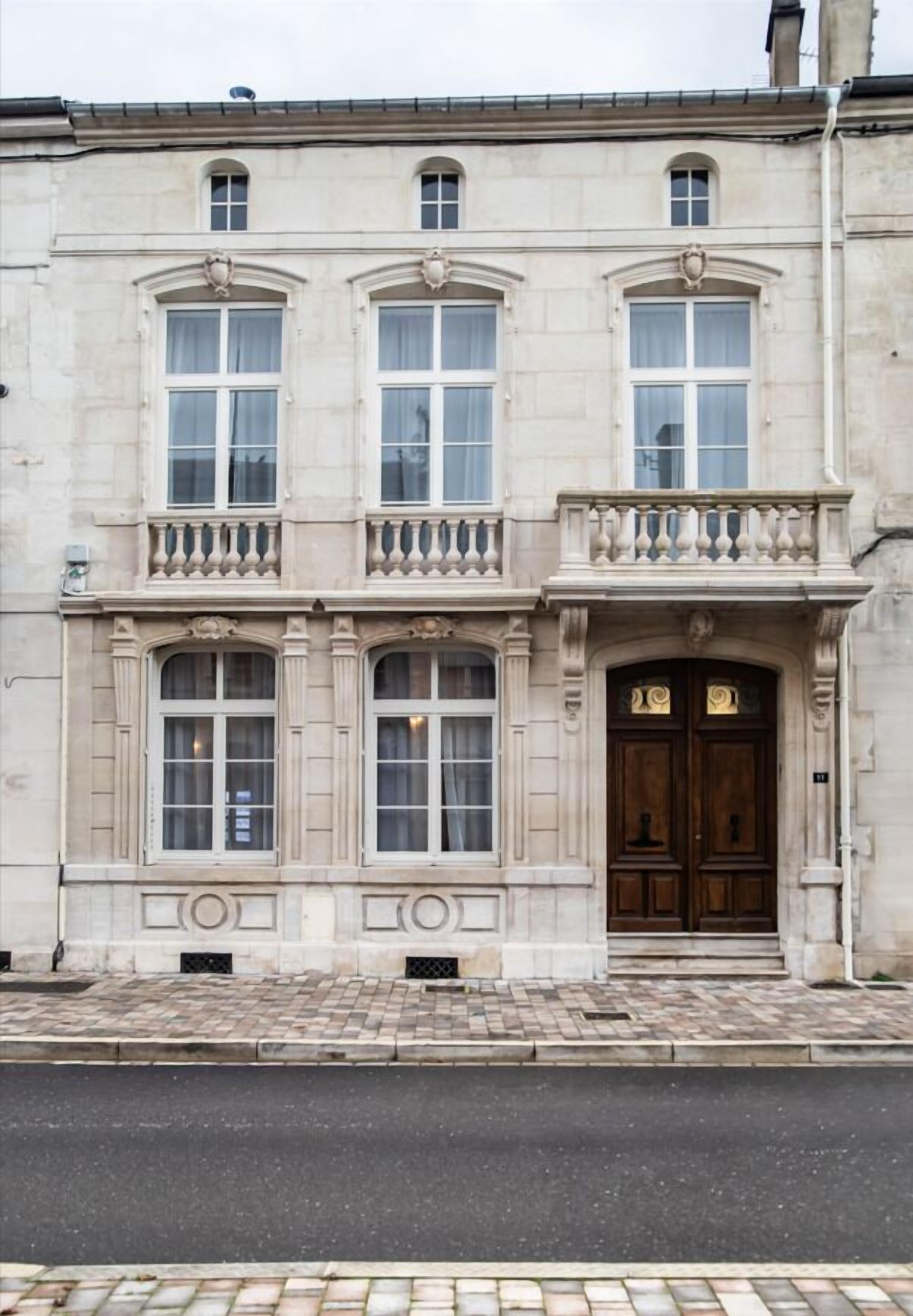 Fassade der Unterkunft – Abend/Nacht