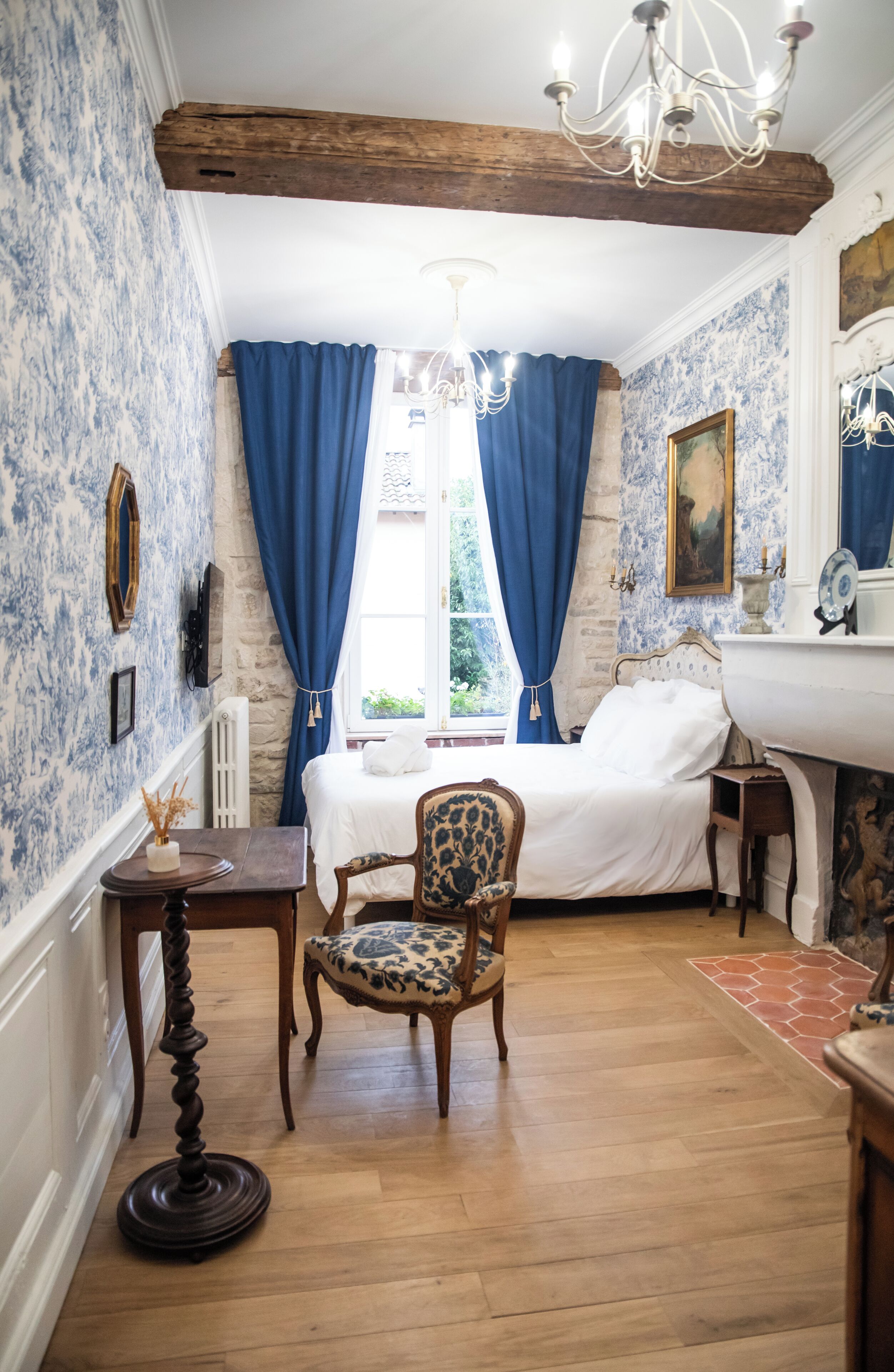 Traditional Double Room, Courtyard View | Desk, laptop workspace, blackout drapes, soundproofing