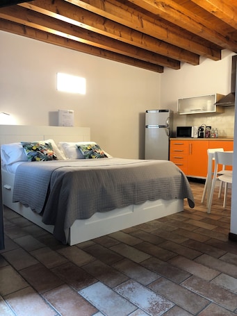 MELOGRANO 12 | Blackout drapes, soundproofing, free WiFi