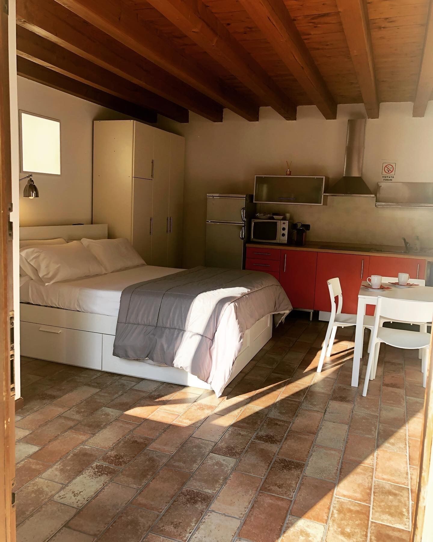 ROSE 13 | Verdunkelungsvorhänge, schallisolierte Zimmer, kostenloses WLAN