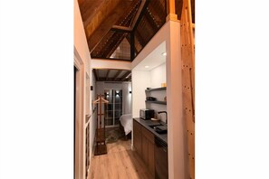 2 bedrooms, free WiFi, bed sheets - Tiny Cabin / Creekside / Near Asheville / Cabin#2 (Weaverville)