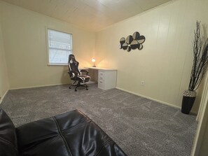 Interior - 3-bedroom spacious house in peaceful Mobile. (Mobile)