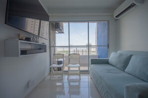 Living area - Spacious and Centrally Located ApartaSuite Near Historic Center (Torices)