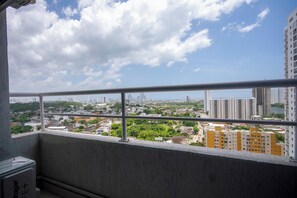 Property grounds - Spacious and Centrally Located ApartaSuite Near Historic Center (Torices)