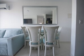 Living area - Spacious and Centrally Located ApartaSuite Near Historic Center (Torices)