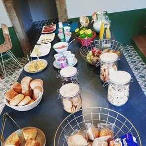 Colazione a buffet, servita tutte le mattine (20 EUR a persona) 