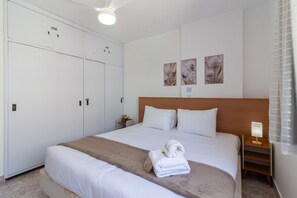 1 habitación, tabla de planchar con plancha, wifi gratis y ropa de cama 