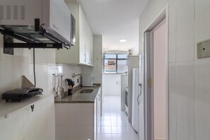 Refrigerador, microondas, horno, cafetera/tetera