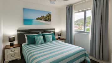 Desk, iron/ironing board, WiFi, bed sheets