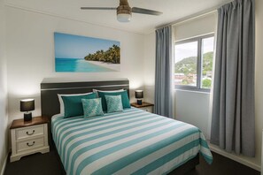 Desk, iron/ironing board, WiFi, bed sheets - Central Kensington Studio with Pool near CBD (Townsville City)