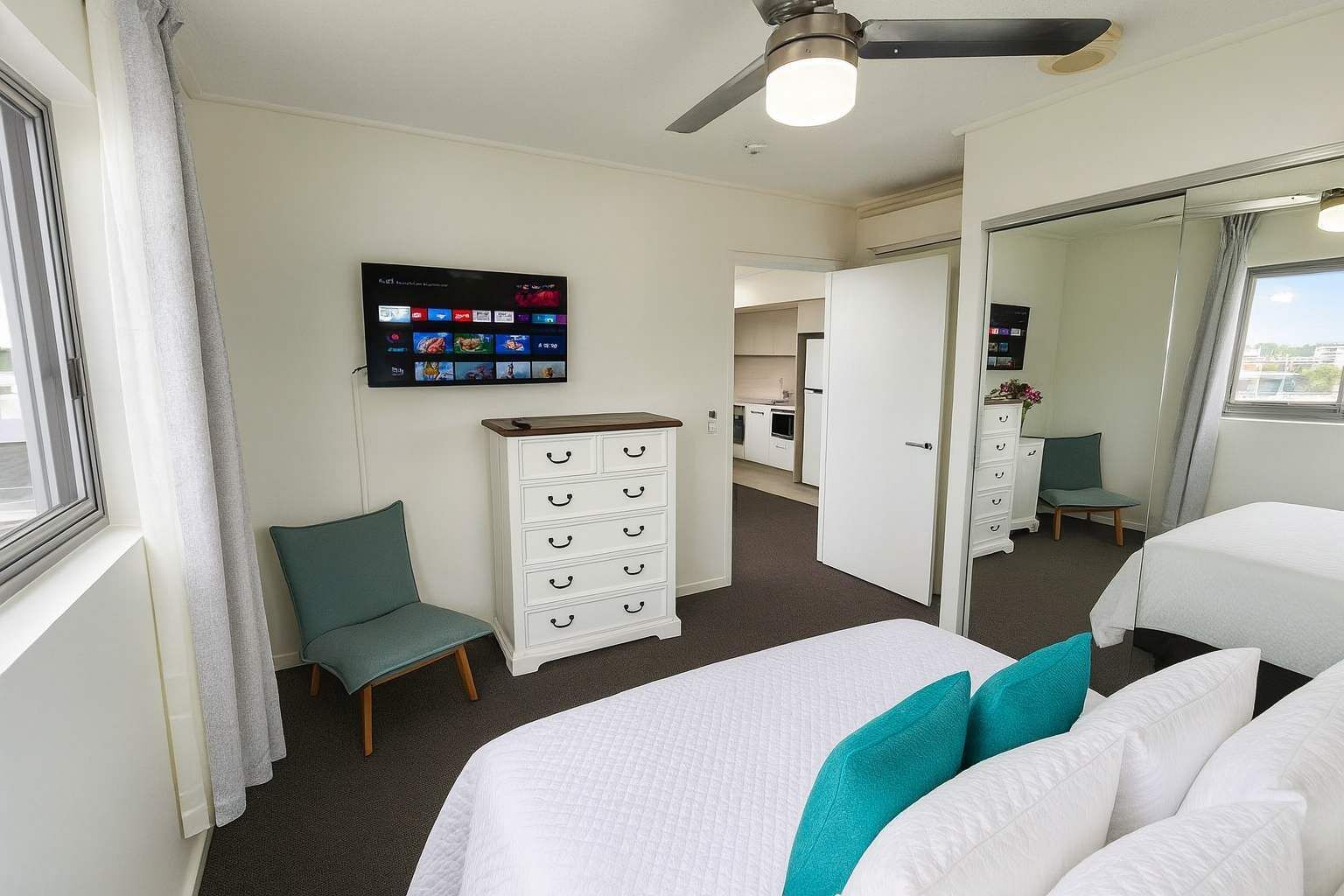 Desk, iron/ironing board, WiFi, bed sheets