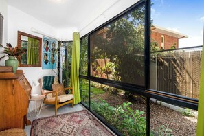 Interior - North Ward Tropical Escape for 4 – Steps from the Beach & Close to CBD (North Ward)