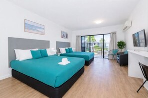 Schreibtisch, Bügeleisen/Bügelbrett, Internetzugang, Bettwäsche